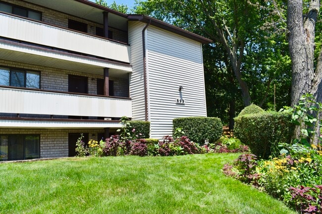 Kenmore Apartments and Townhomes in Akron, OH - Foto de edificio - Building Photo