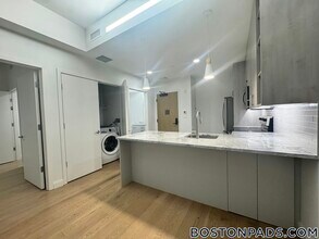 55 Brighton Ave, Unit 207 in Boston, MA - Foto de edificio - Building Photo