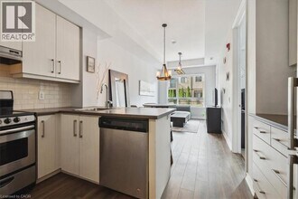 40 Esplanade Ln in Grimsby, ON - Building Photo - Building Photo