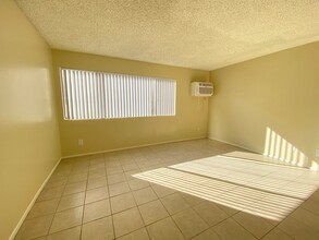 Haskell Granada Apartments in Van Nuys, CA - Building Photo - Building Photo