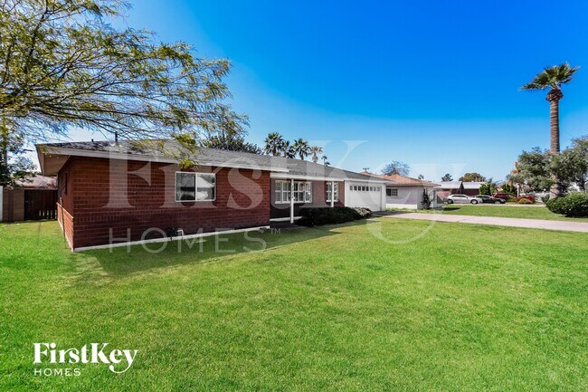 2025 West Campbell Ave in Phoenix, AZ - Foto de edificio - Building Photo