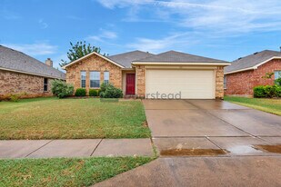 523 Elk Run Dr in Fort Worth, TX - Building Photo