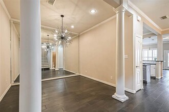 5453 Fairdale Ln in Houston, TX - Building Photo - Building Photo