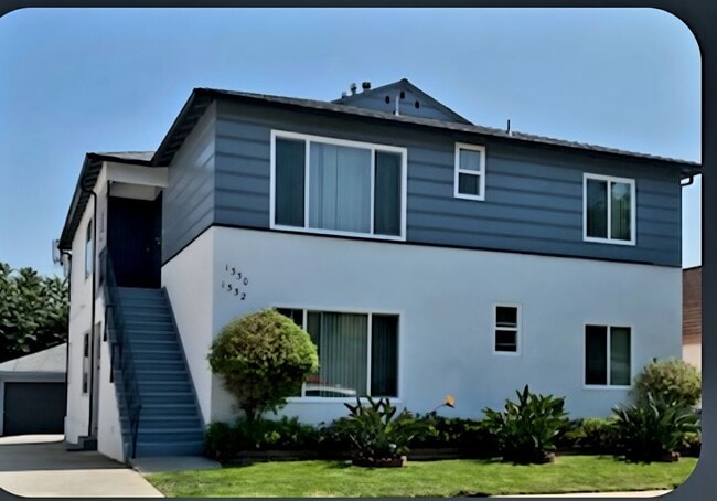 property at 1332 1/2 S Mansfield Ave