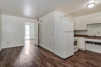 Miramonte Apartments in Tucson, AZ - Foto de edificio - Building Photo