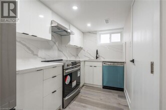 51 Grandfield St in Hamilton, ON - Building Photo - Building Photo