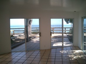 6565 Del Playa Dr in Isla Vista, CA - Building Photo - Building Photo