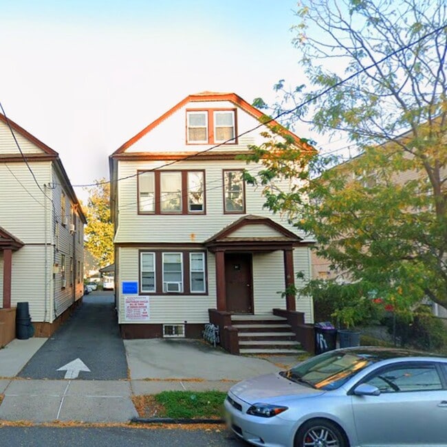 644 Maple Ave, Unit 1