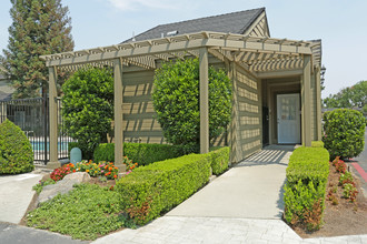 Chateau La Salle Apartments in Fresno, CA - Building Photo - Building Photo