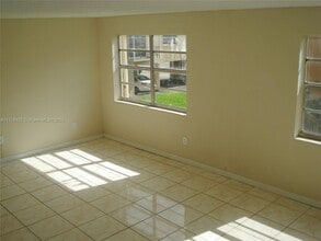 1305 W 53rd St in Hialeah, FL - Building Photo - Building Photo