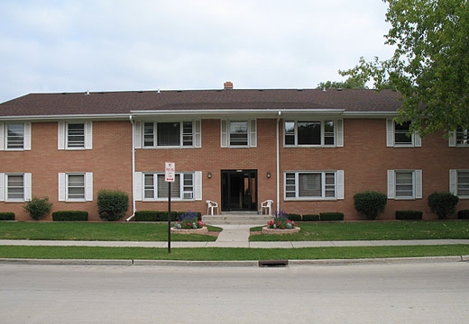 6709-6710 W Barnard Ave in Greenfield, WI - Building Photo