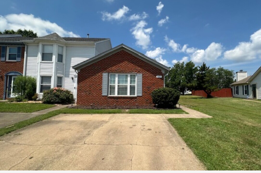 1651 Sword Dancer Dr in Virginia Beach, VA - Building Photo