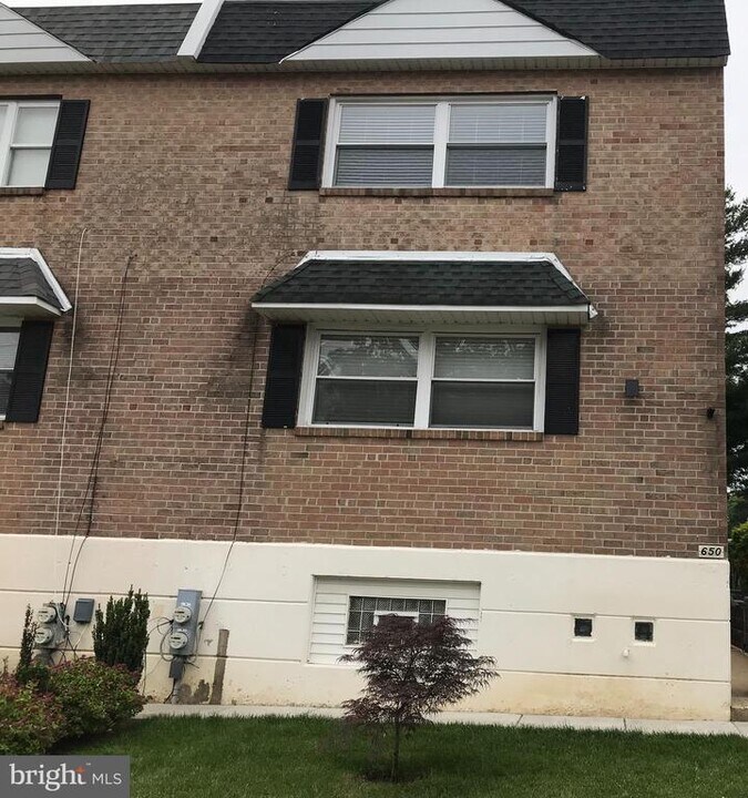 650 Parlin St in Philadelphia, PA - Building Photo