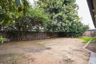 4115 N Briarwood Ave in Fresno, CA - Building Photo - Building Photo