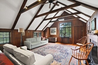 333 Hook Rd in Katonah, NY - Foto de edificio - Building Photo