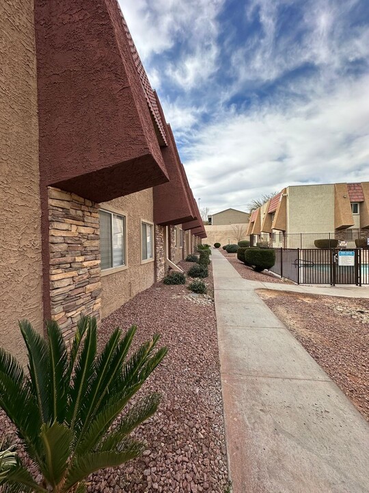 4421 Alexis Dr in Las Vegas, NV - Building Photo