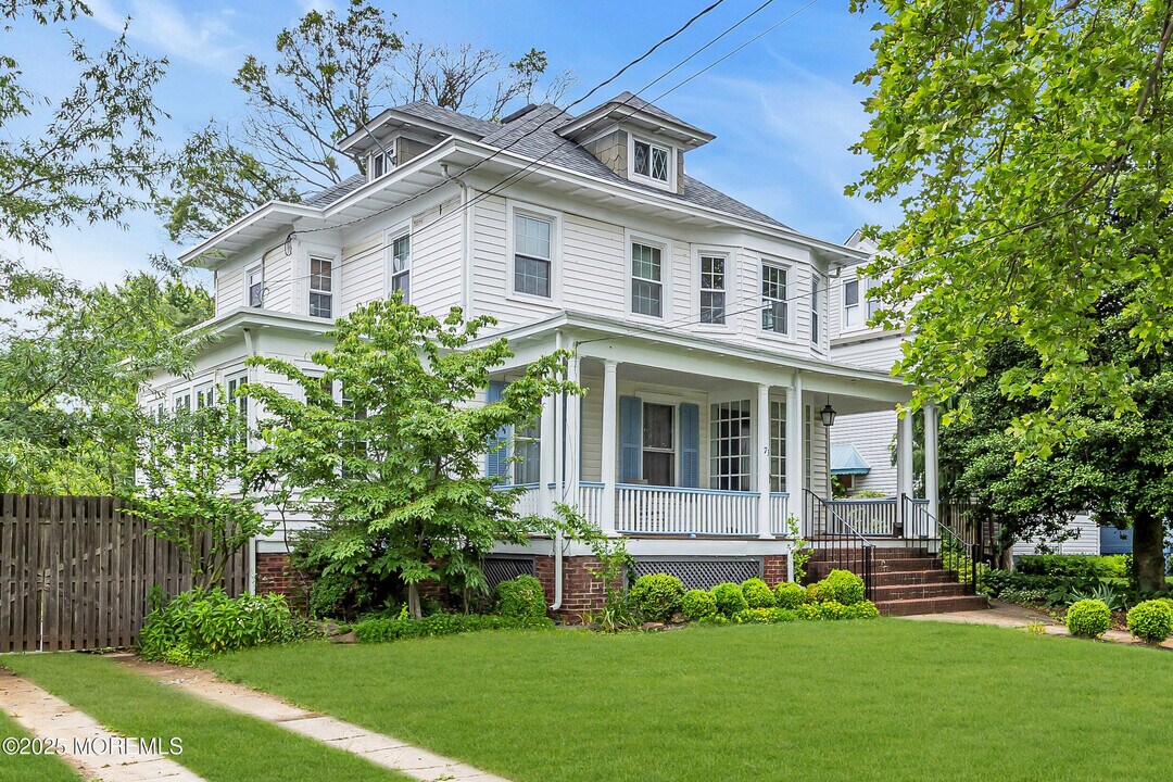73 Maple Pl in Keyport, NJ - Building Photo