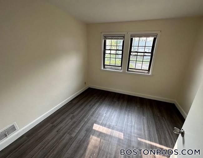 15 Dudley St, Unit A in Arlington, MA - Building Photo - Building Photo