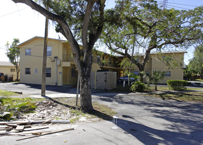 12905 Arch Creek Rd in Miami, FL - Foto de edificio - Building Photo