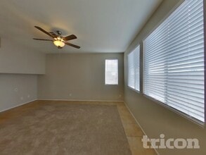 2907 Extravagant Ave in North Las Vegas, NV - Foto de edificio - Building Photo