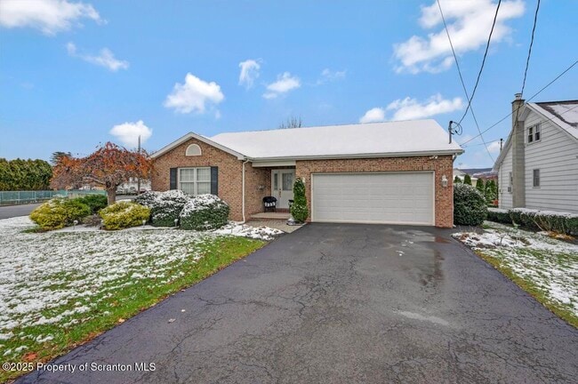 11 Gilroy St in Blakely, PA - Building Photo - Building Photo