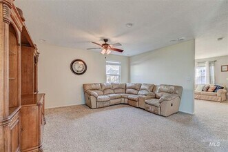 9690 W Touchstone Dr in Boise, ID - Building Photo - Building Photo