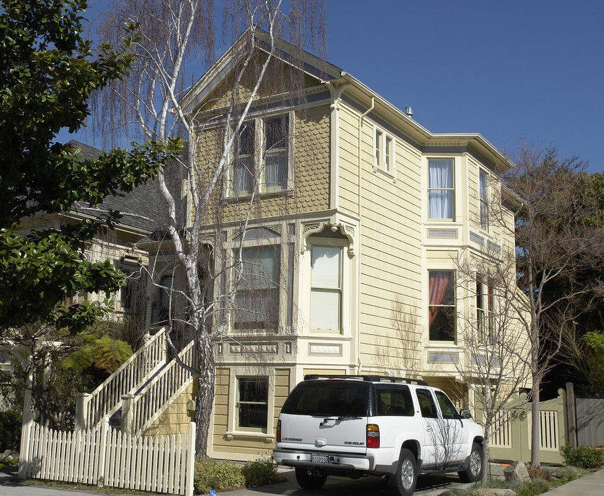 1563 Pacific Ave in Alameda, CA - Foto de edificio