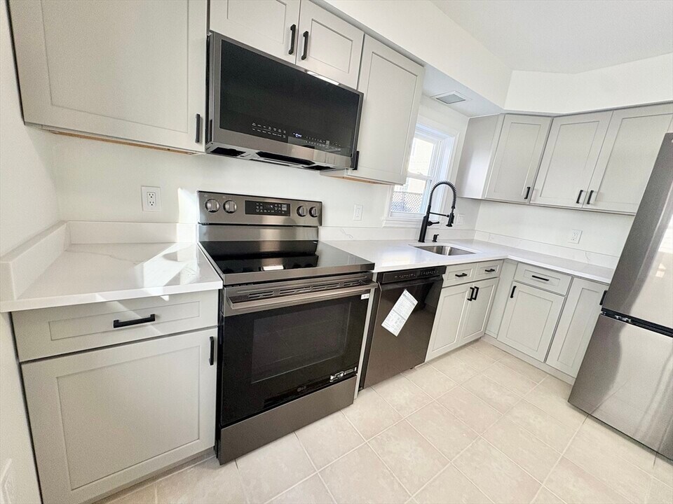 33 Home St in Beverly, MA - Building Photo