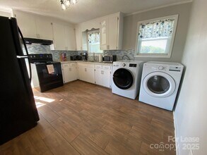 800 St James Church Rd in Newton, NC - Building Photo - Building Photo