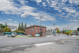 Canal Apartments in Seattle, WA - Building Photo - Building Photo