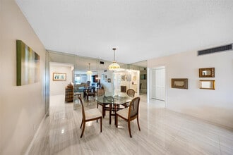 800 Cypress Grove Dr in Pompano Beach, FL - Building Photo - Building Photo