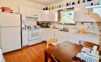 63 E Bowery St in Newport, RI - Building Photo