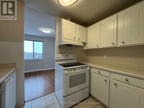 610 Lake St in St Catharines, ON - Building Photo - Building Photo