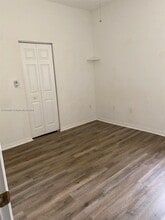 8999 NW 107th Ct in Doral, FL - Foto de edificio - Building Photo