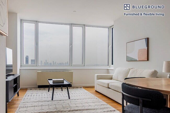 635 W 42nd St