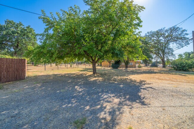 19825 Gas Point Rd in Cottonwood, CA - Building Photo - Building Photo