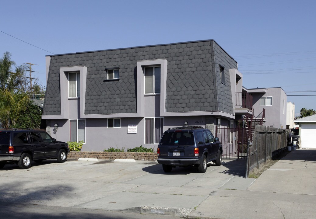 4653 Bancroft St in San Diego, CA - Foto de edificio