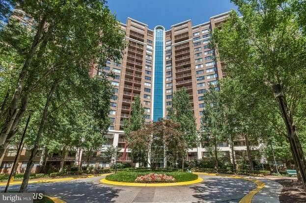10101 Grosvenor Pl, Unit 1302 in Rockville, MD - Foto de edificio - Building Photo