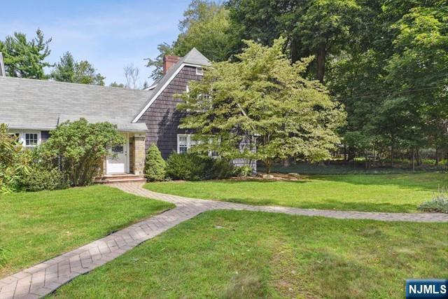 15 E Orchard St in Allendale, NJ - Foto de edificio - Building Photo