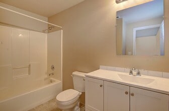 1992 Meadowood Loop in Woodland, WA - Building Photo - Building Photo