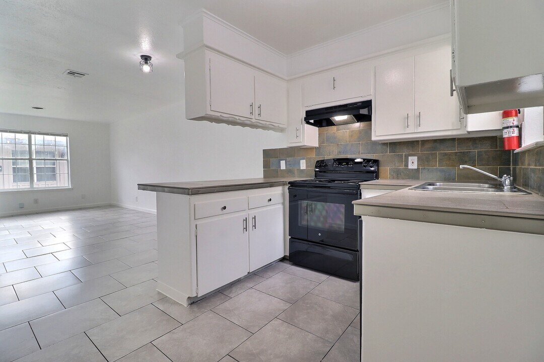 6120 S Madison Pl in Tulsa, OK - Building Photo