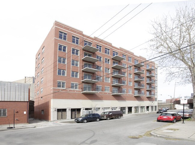 Canal Crossing in Chicago, IL - Building Photo - Building Photo