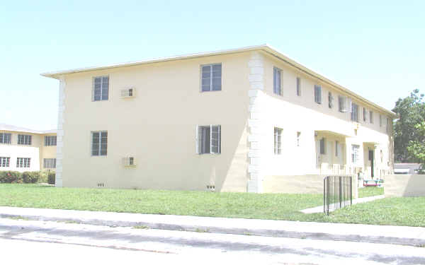 901-931 SW 4th St in Miami, FL - Building Photo - Building Photo