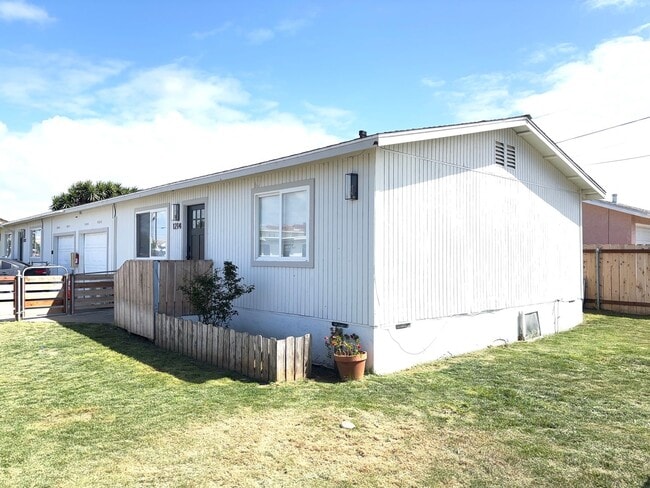 1214 13th St in Imperial Beach, CA - Foto de edificio - Building Photo