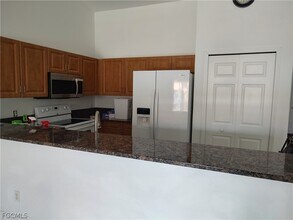 8521 Oakshade Cir in Ft. Myers, FL - Building Photo - Building Photo