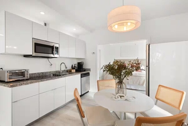 530 Ocean Dr in Miami Beach, FL - Building Photo - Building Photo