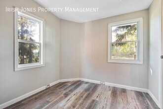 5875 Lakeview Terrace in Lakeview, NY - Foto de edificio - Building Photo