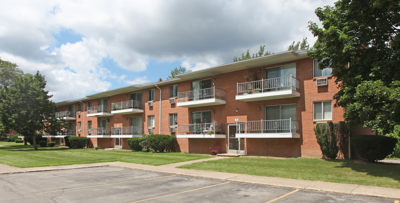 Locust Hill in Rochester, NY - Foto de edificio