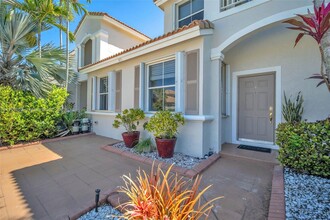 871 NW 130th Ave in Pembroke Pines, FL - Building Photo - Building Photo