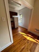 556 W Wellington Ave, Unit 314 in Chicago, IL - Building Photo - Building Photo